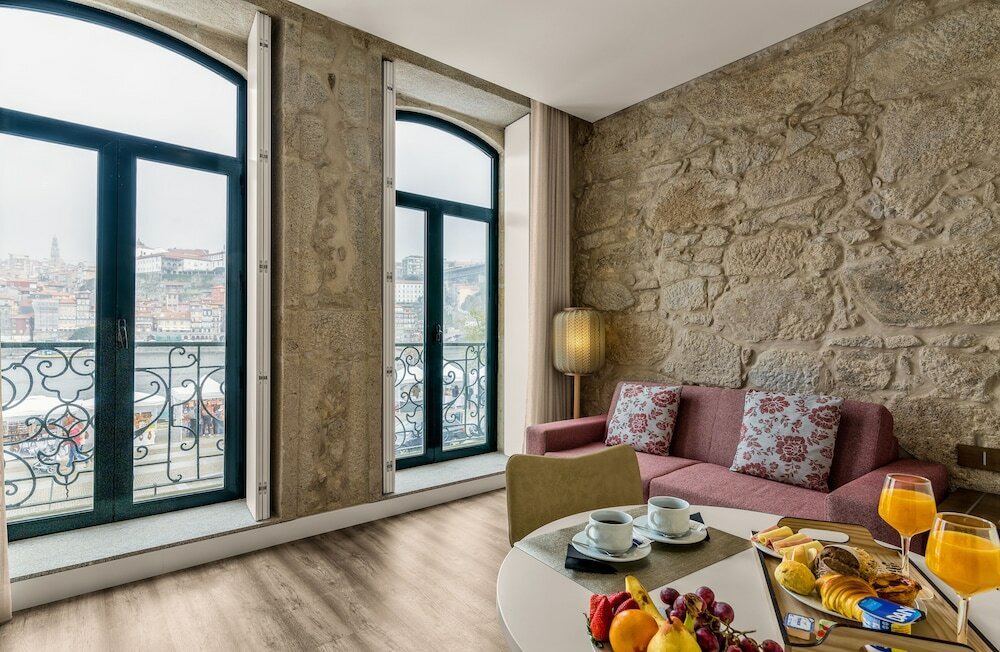 Фото 296 Heritage Apartments