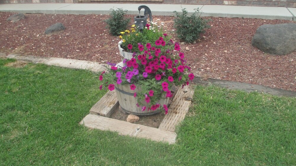 Фото Broken Spur Inn & Steakhouse