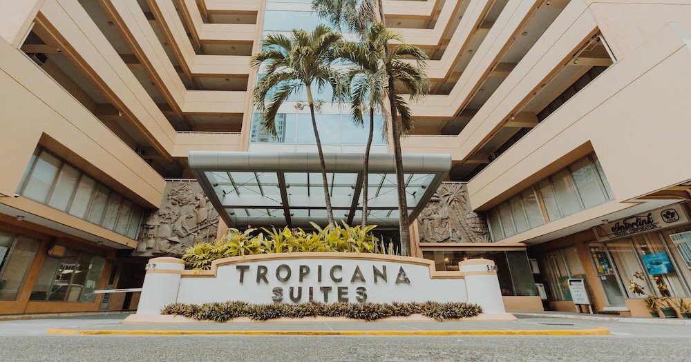 Фото Tropicana Suites