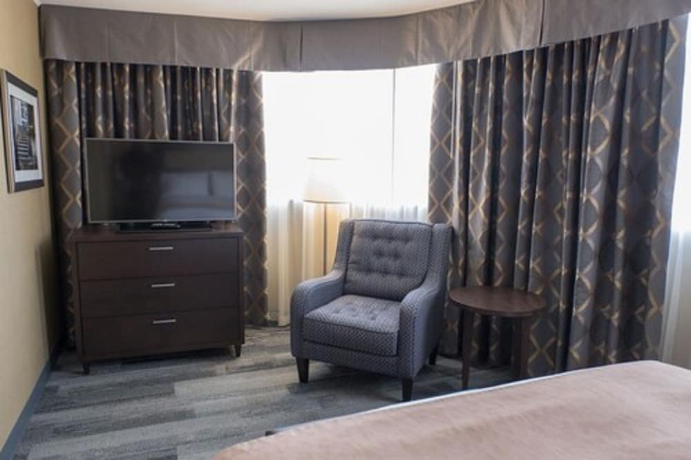 Фото The Roehampton Hotel