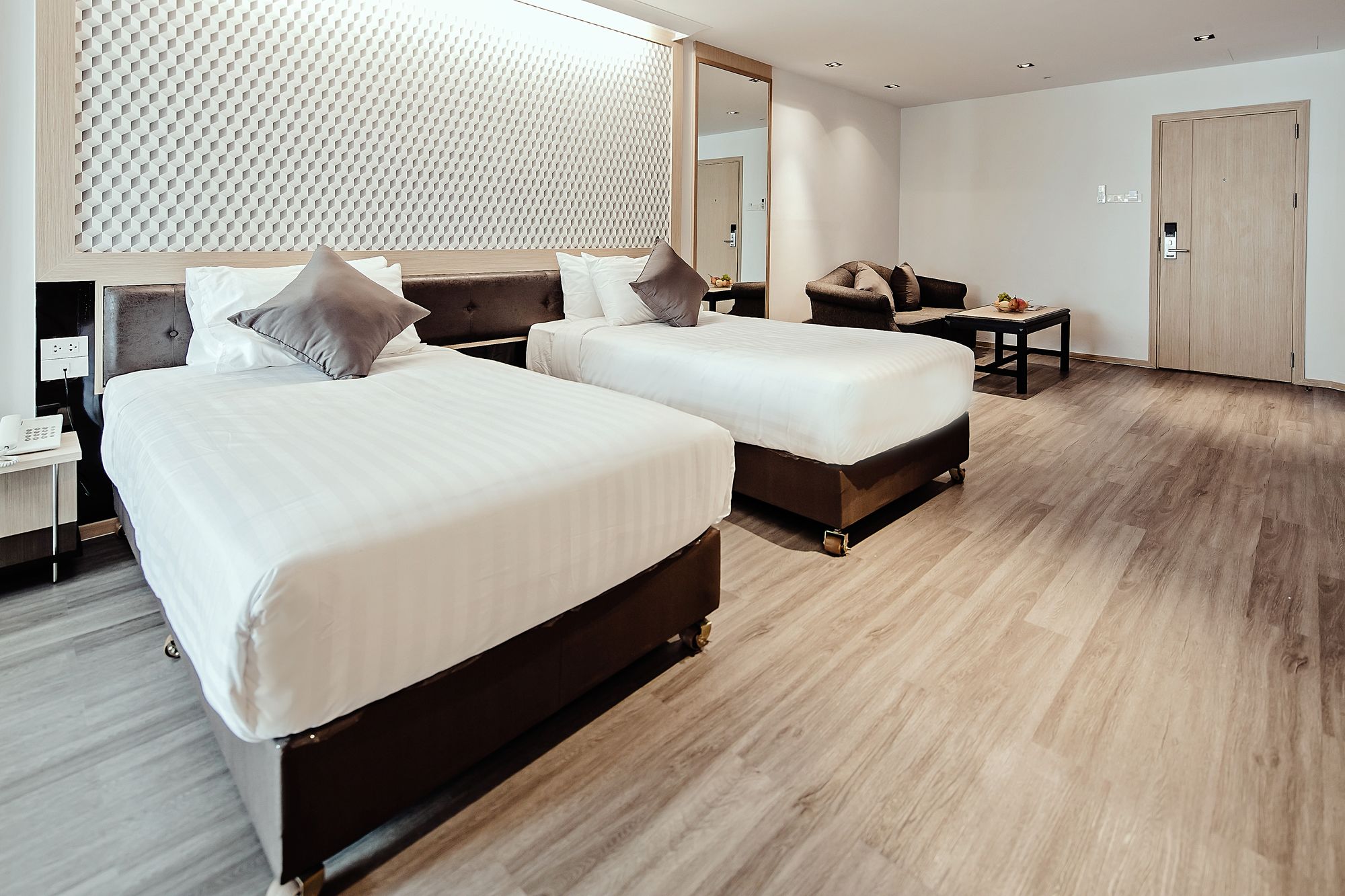 Фото Three Sukhumvit Hotel