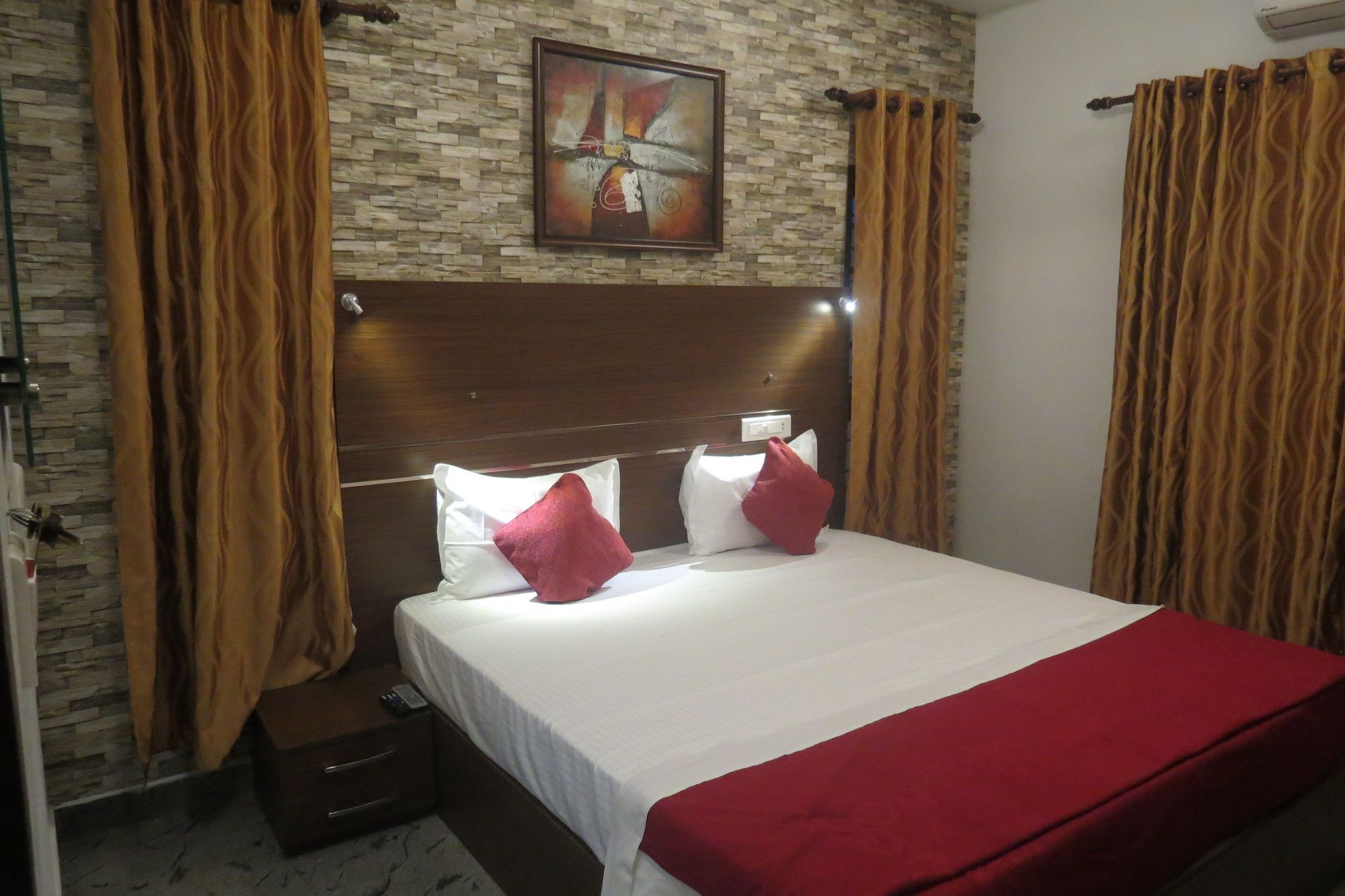 Фото Fortkochi Beach Inn