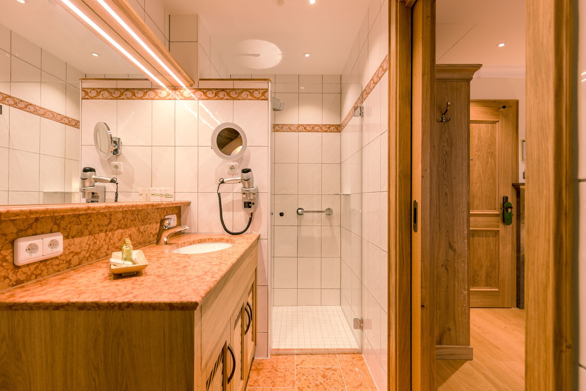 Фото Hotel & Gaststätte zum Erdinger Weißbräu