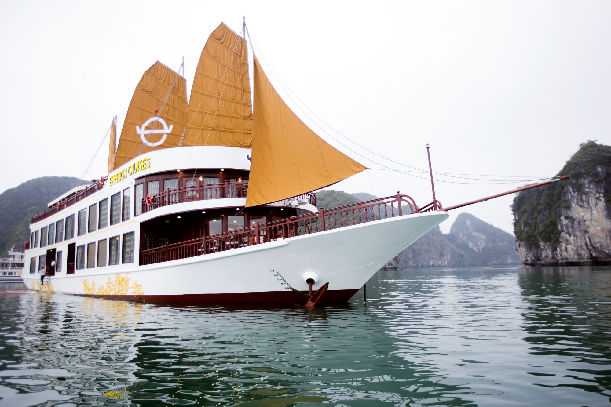 Фото Emperor Cruise Ha Long