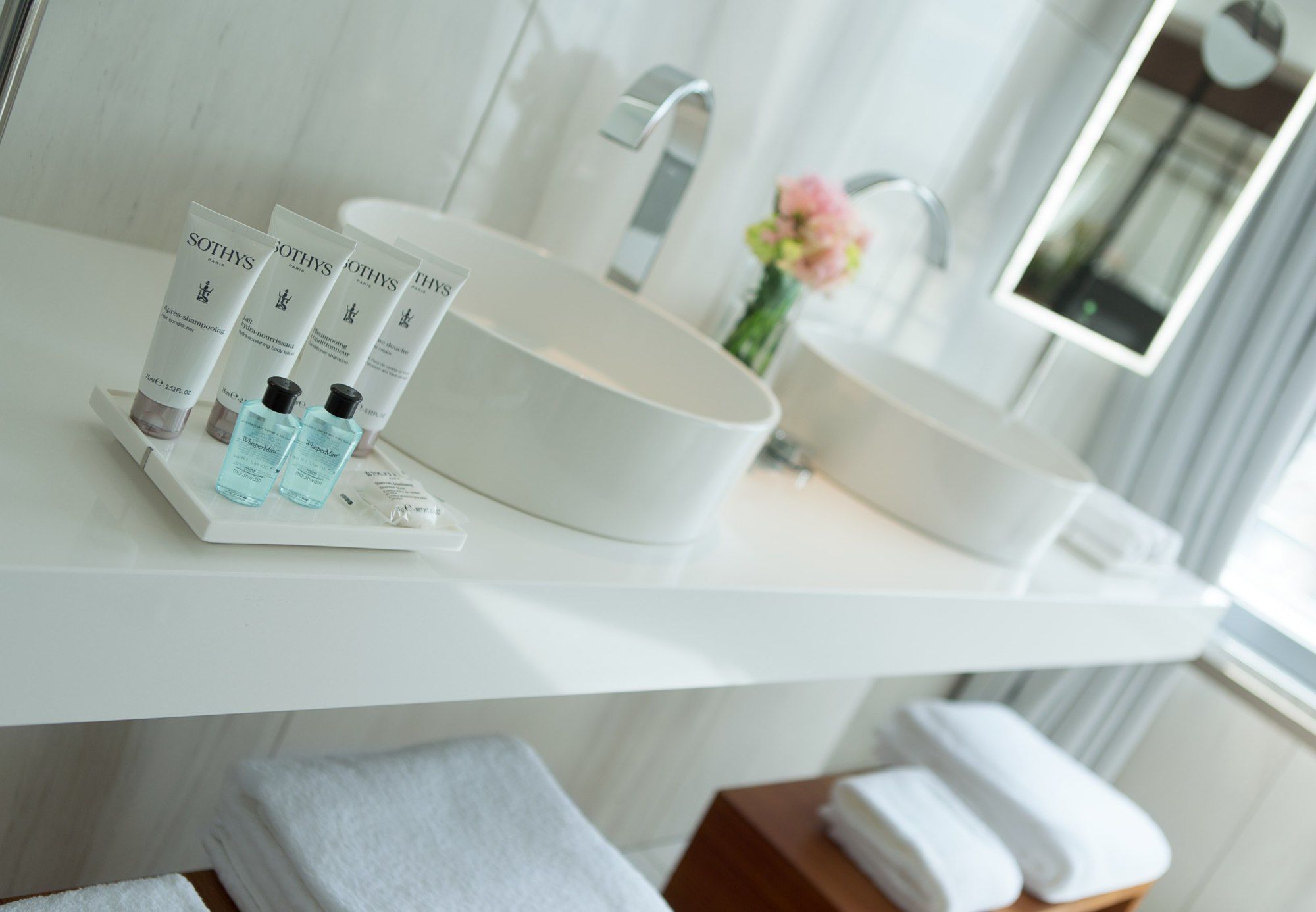 Фото Renaissance Paris Republique Hotel