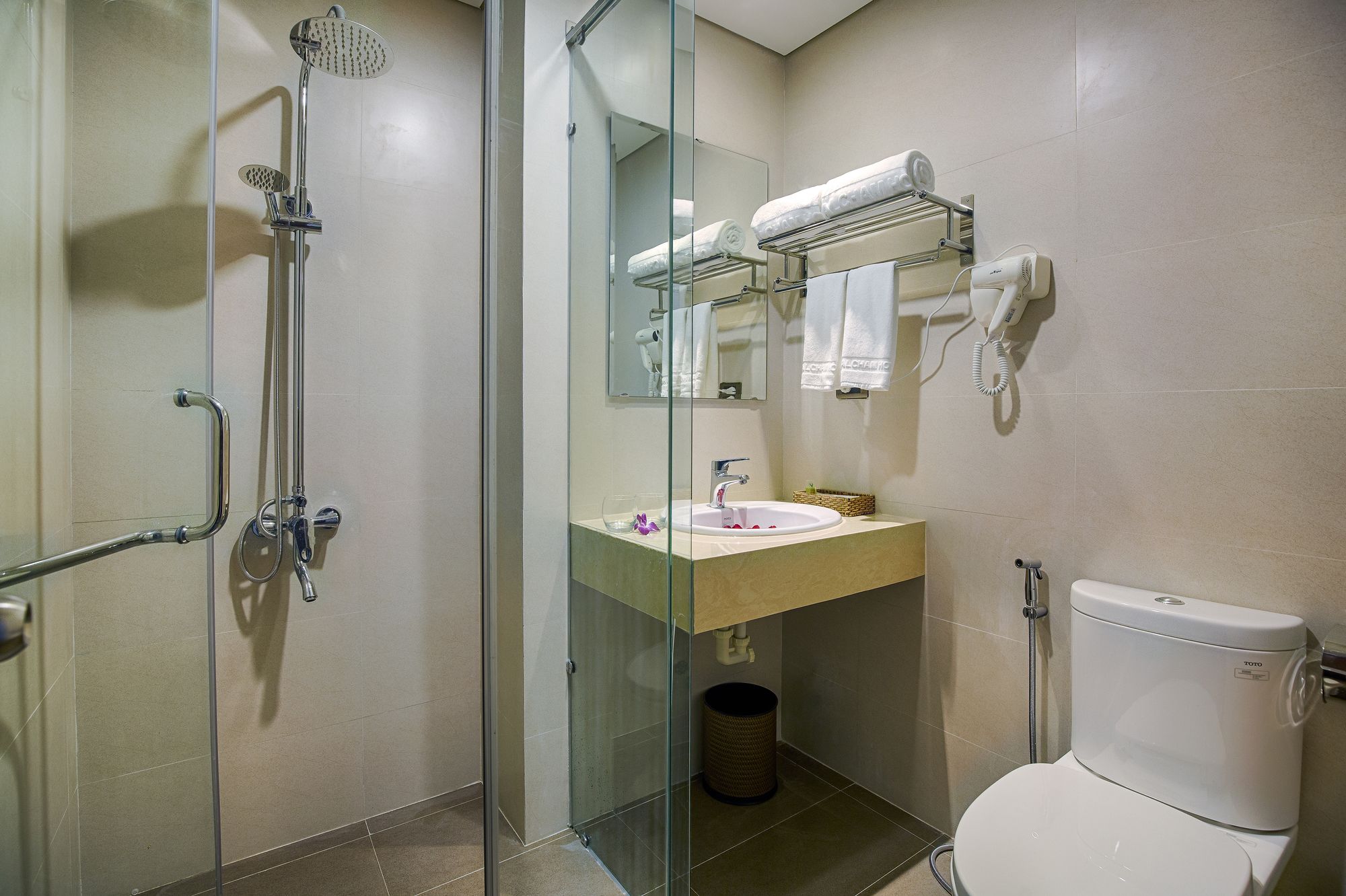 Фото Royal Charm Hotel