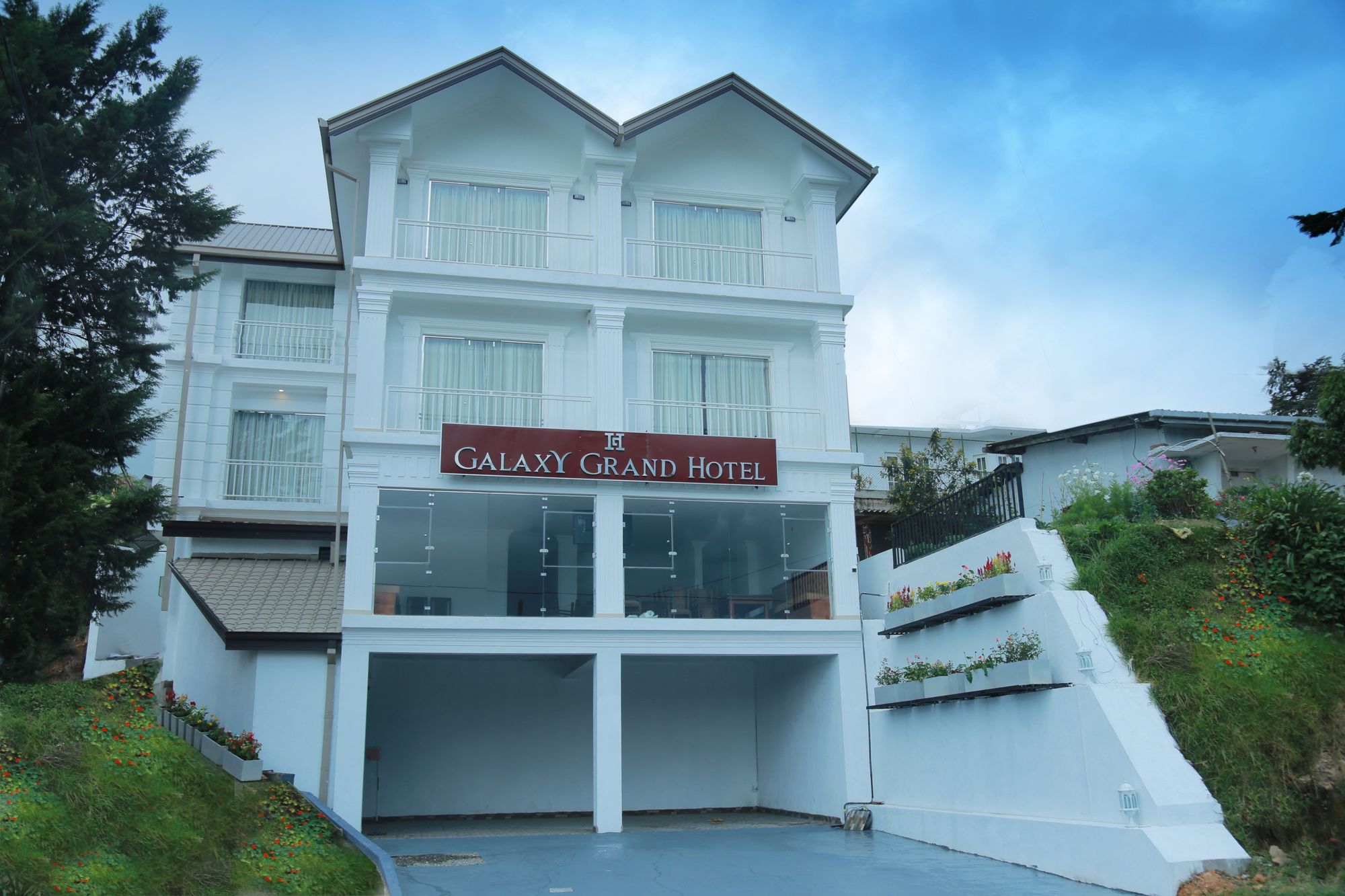 Фото Galaxy Grand Hotel