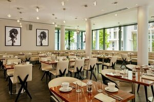 Гостиница The Westminster London, Curio Collection by Hilton