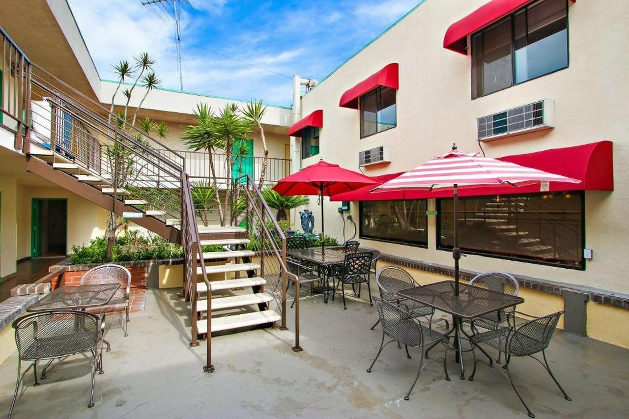 Фото отеля 2