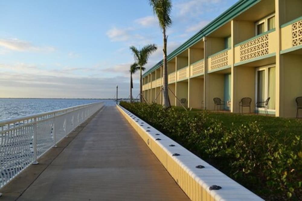 Фото Punta Gorda Waterfront Hotel and Suites