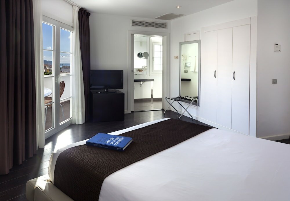 Фото Occidental Santa Cruz Contemporáneo