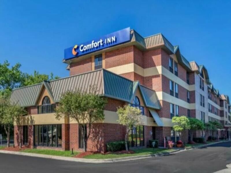 Фото Comfort Inn Near Greenfield Village