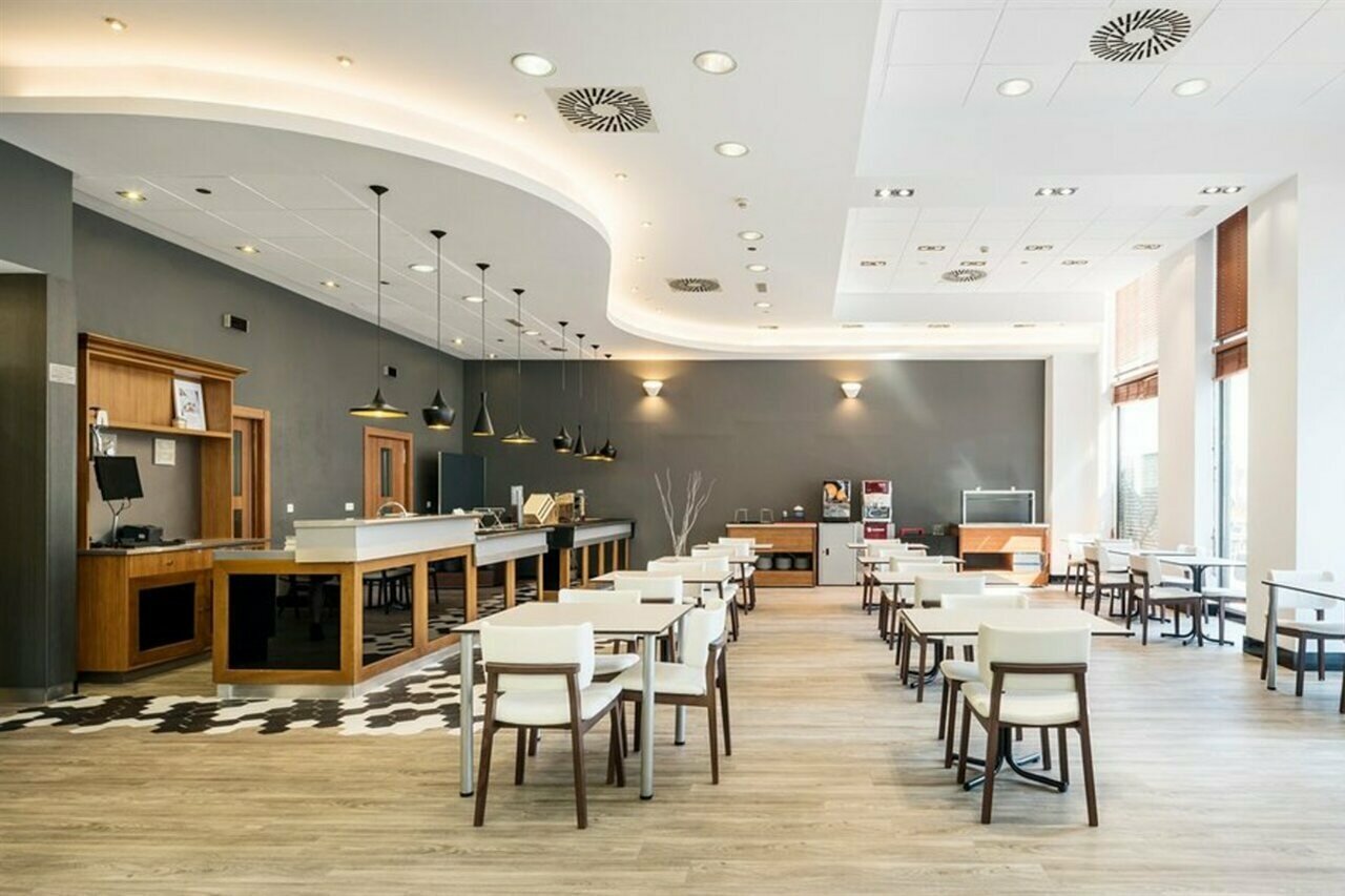 Фото Hotel Ilunion Valencia 3