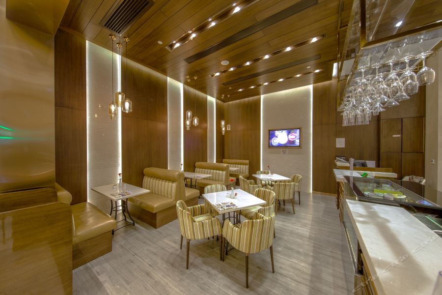 Фото Royal Dragon Hotel