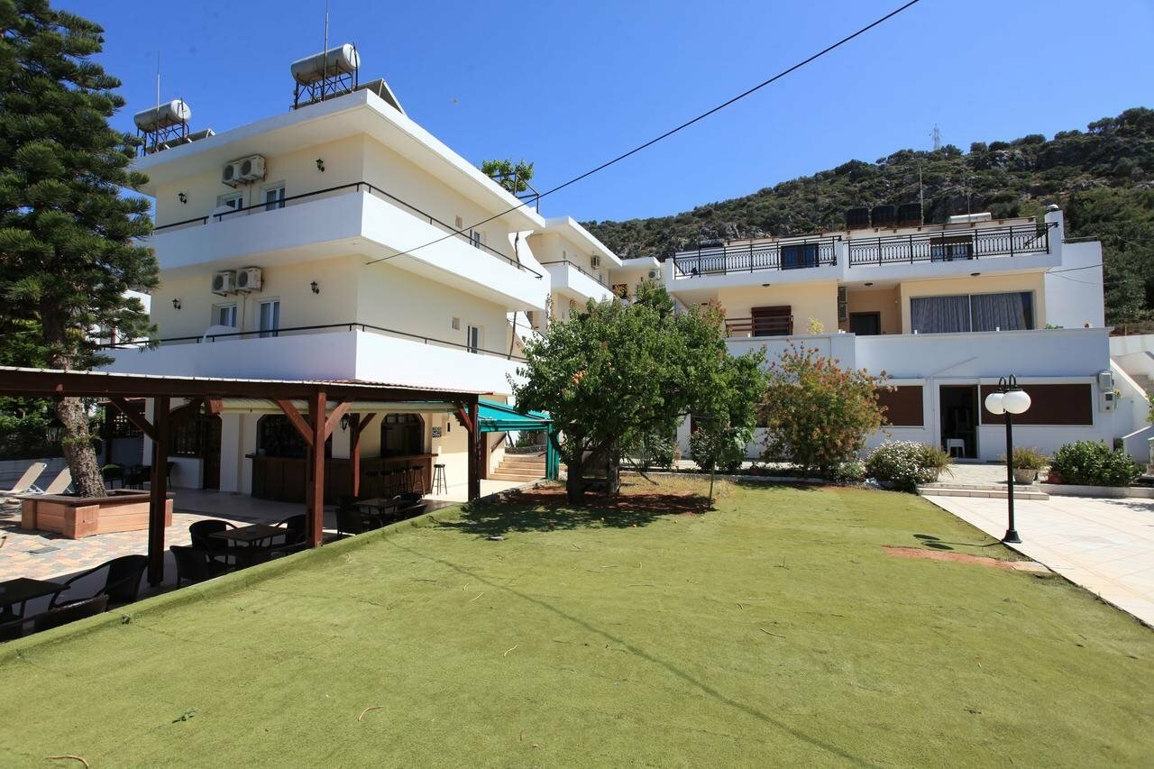 Фото Iraklis Studios & Apartments