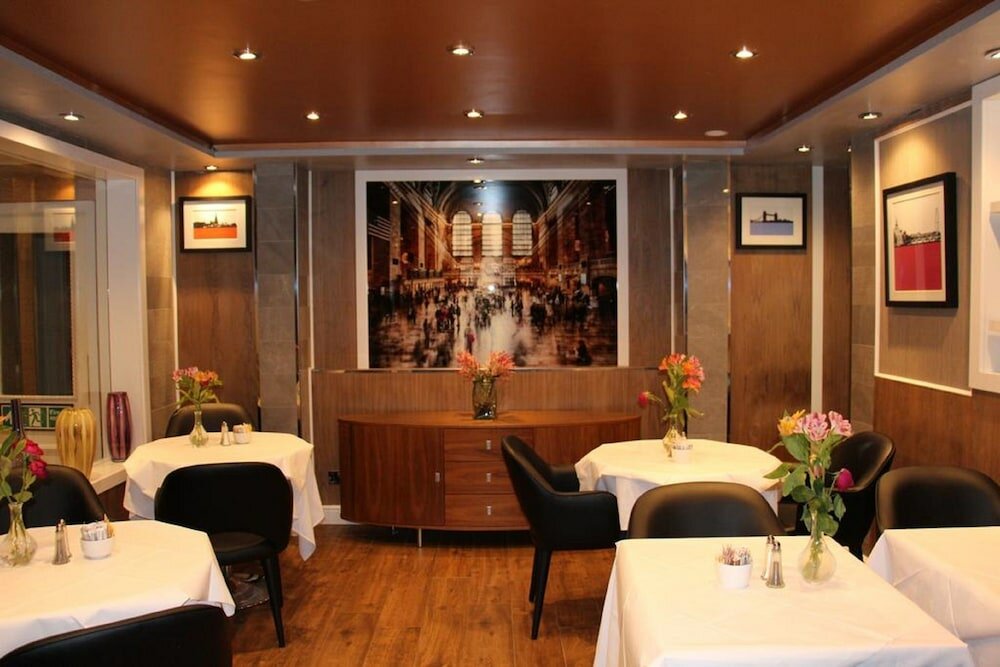 Фото Cheshire Hotel Central London