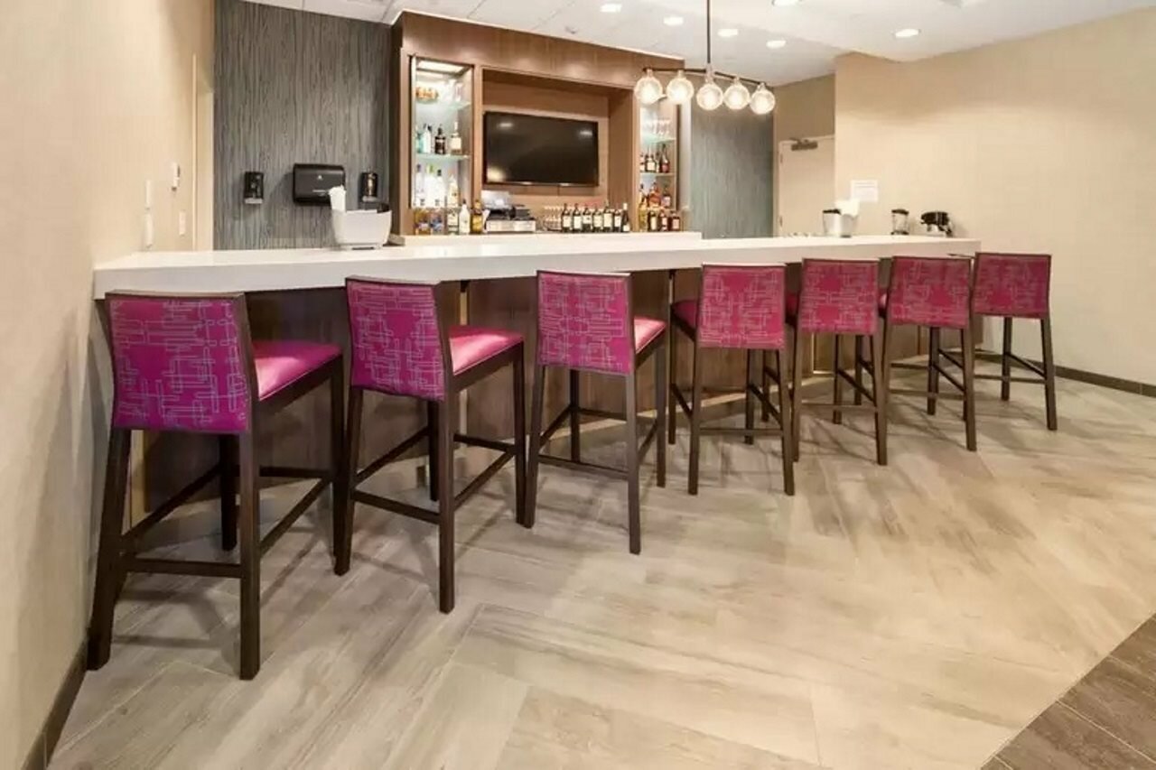 Фото Home2 Suites by Hilton Newark Airport