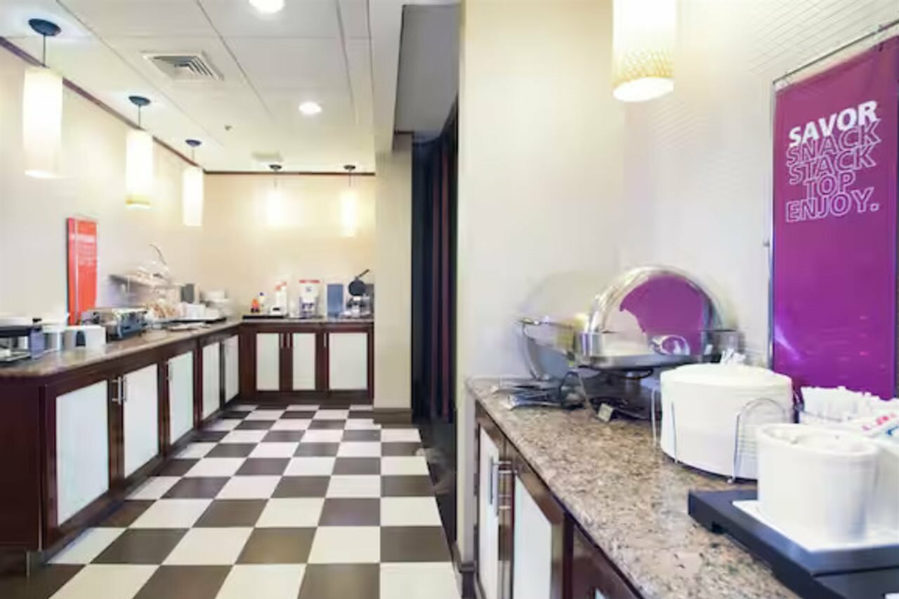 Фото Hampton Inn Linden