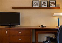 Фото Courtyard by Marriott Newark Liberty International Airport