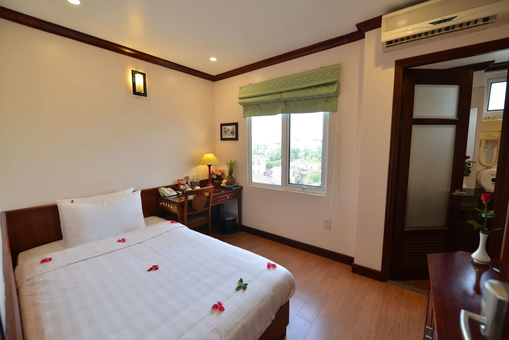 Фото Blue Ha Noi Inn Legend Hotel