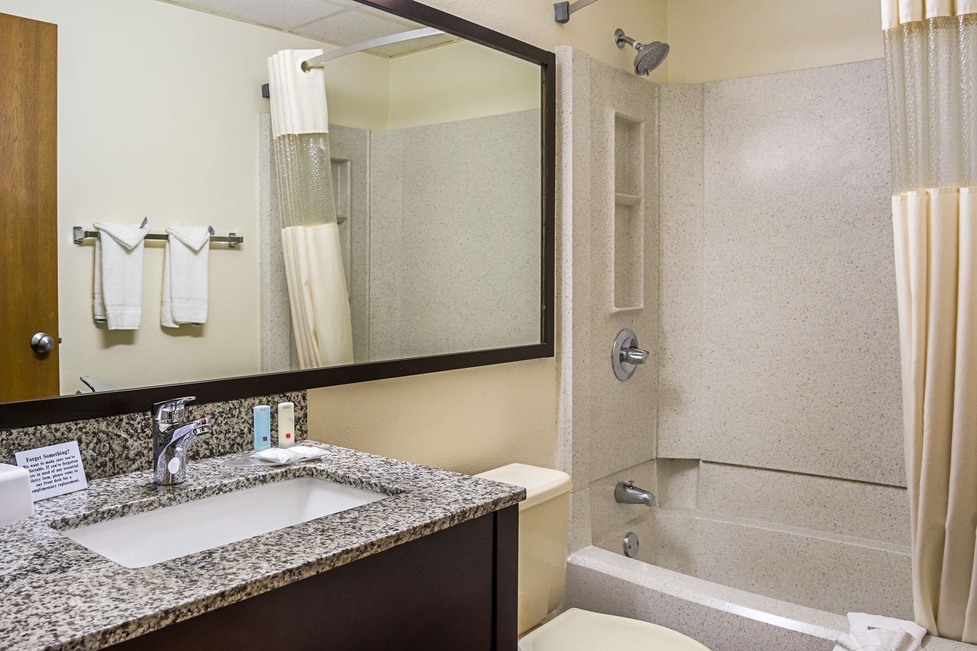 Фото Quality Inn & Suites Clackamas Portland