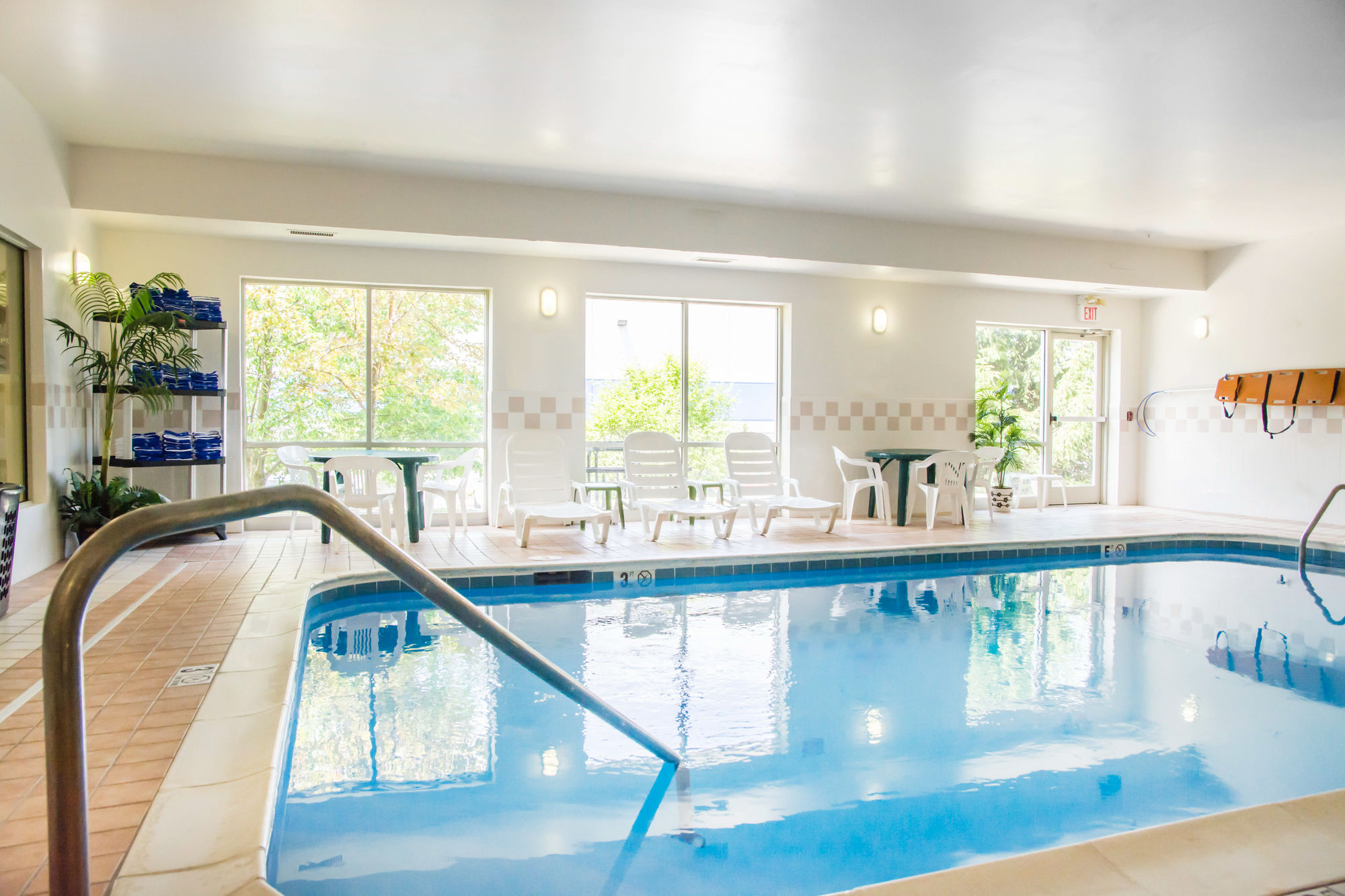 Фото Comfort Suites Cincinnati Airport