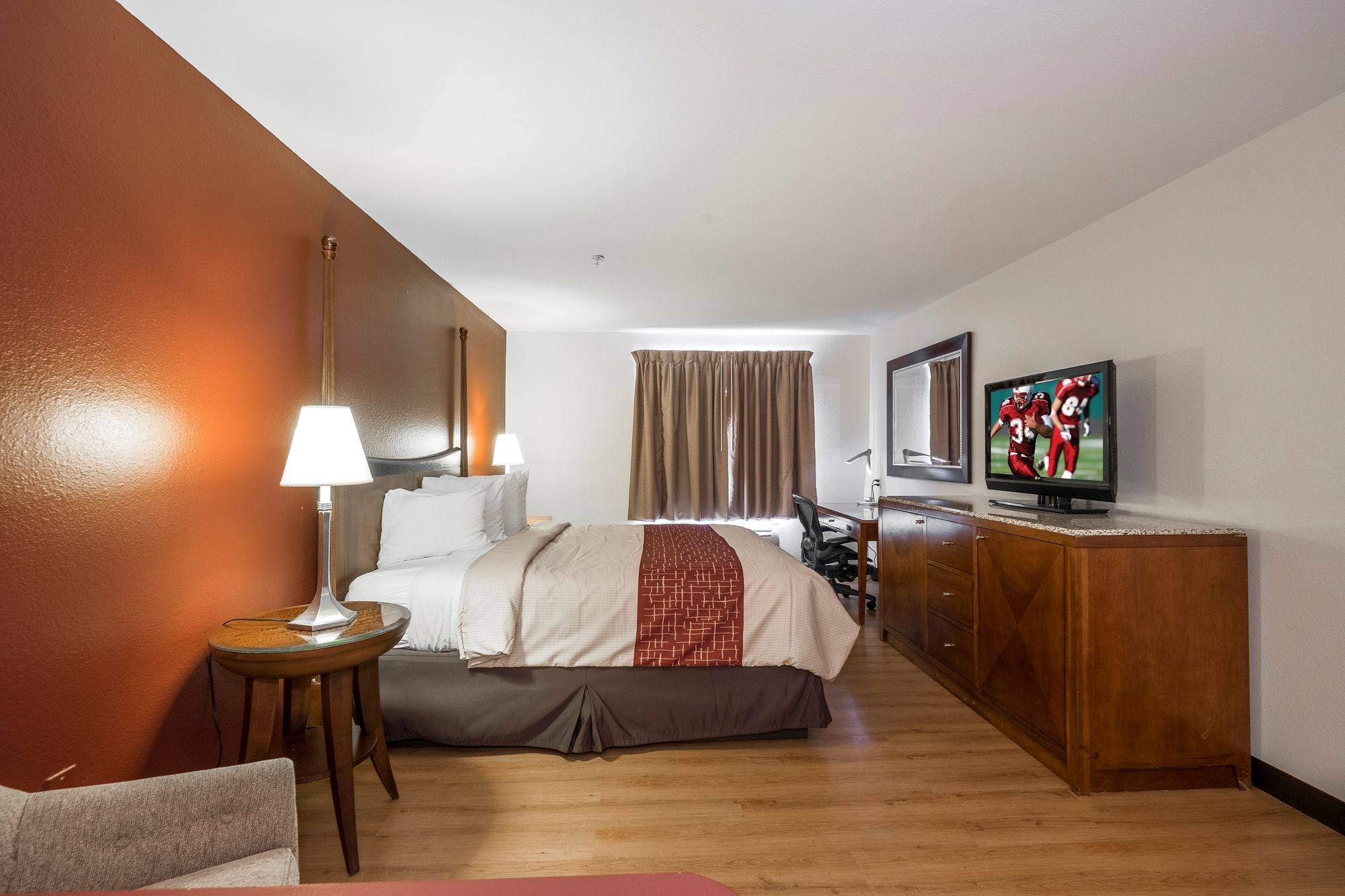 Фото Red Roof Inn & Suites Biloxi