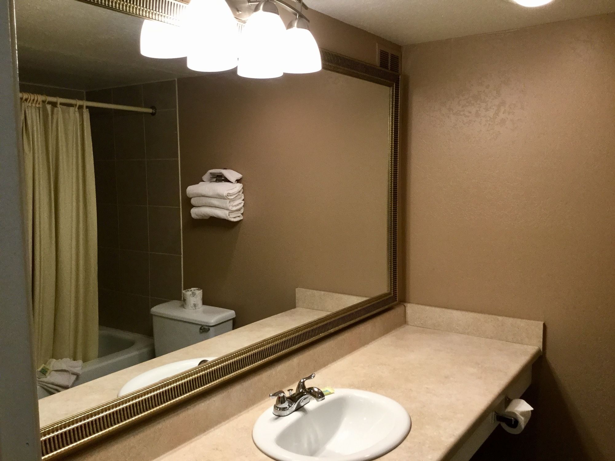 Фото American Inn North Kansas City