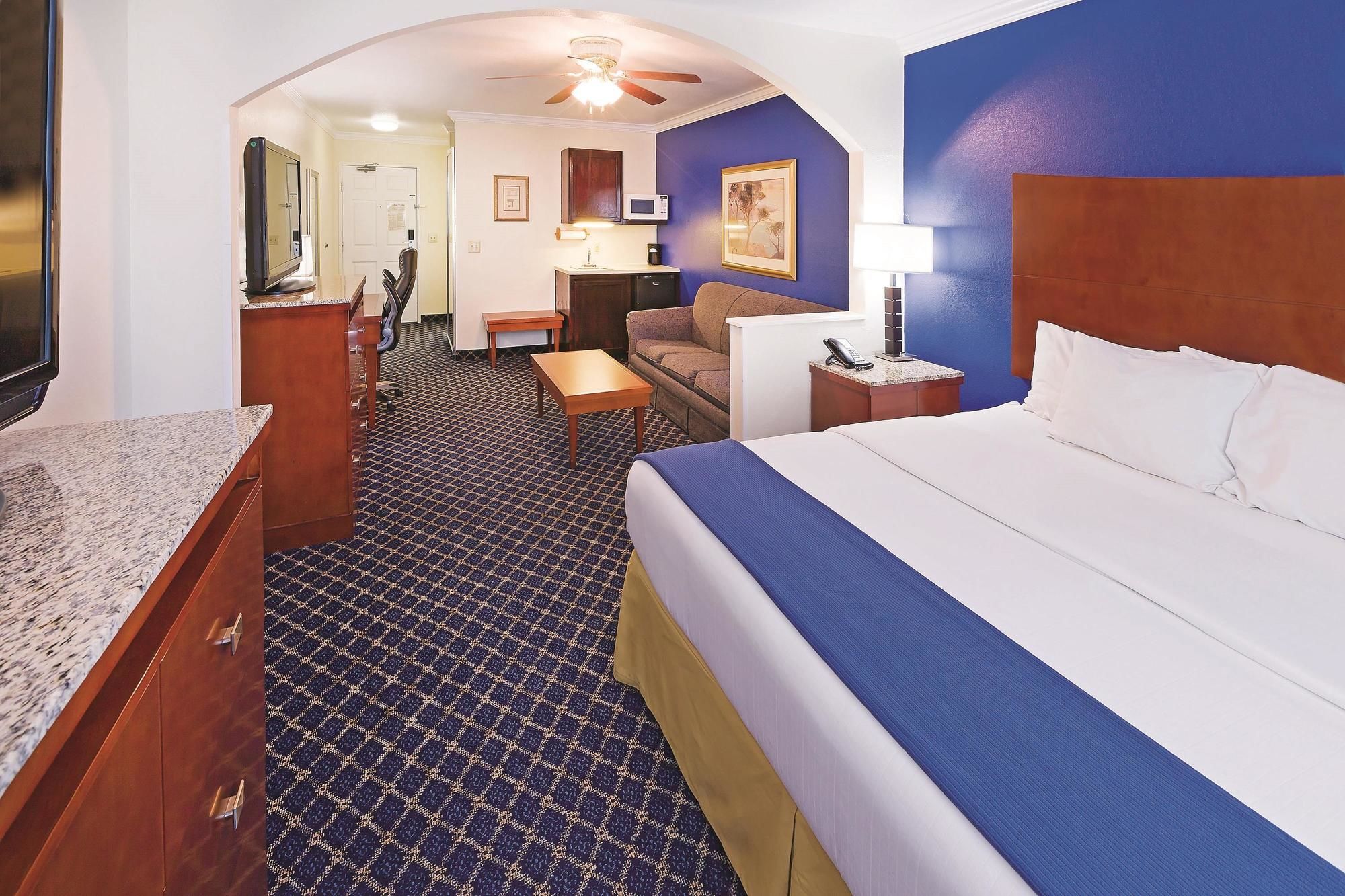 Фото La Quinta Inn & Suites by Wyndham Dalhart