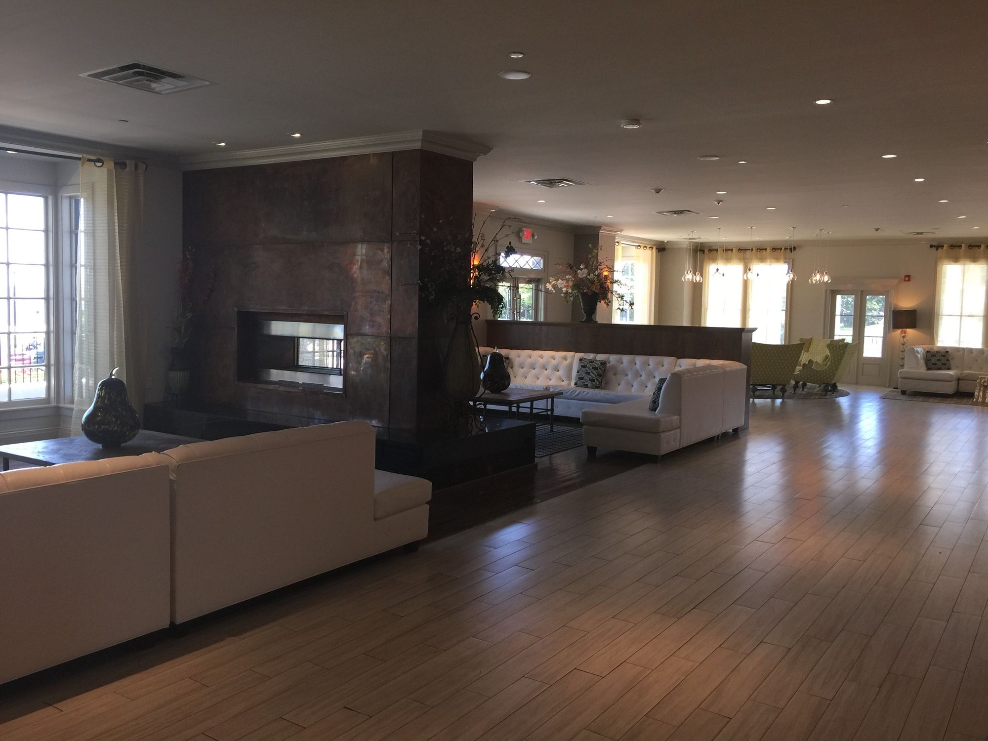 Фото White House Hotel