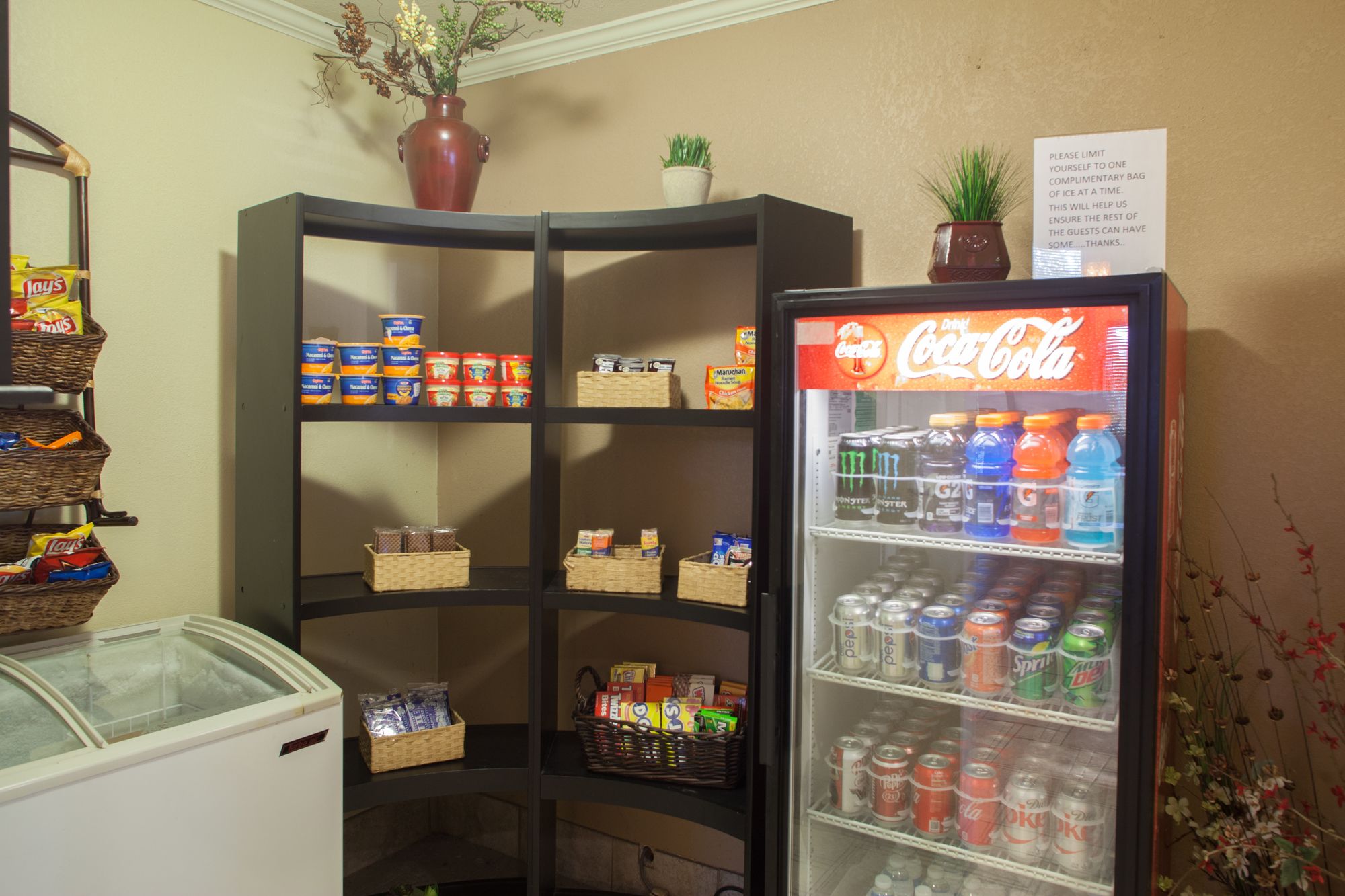 Фото Cloverleaf Suites Kansas City - Overland Park