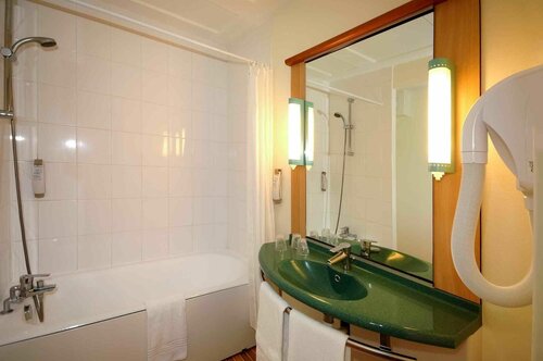 Гостиница ibis Millau в Мийо