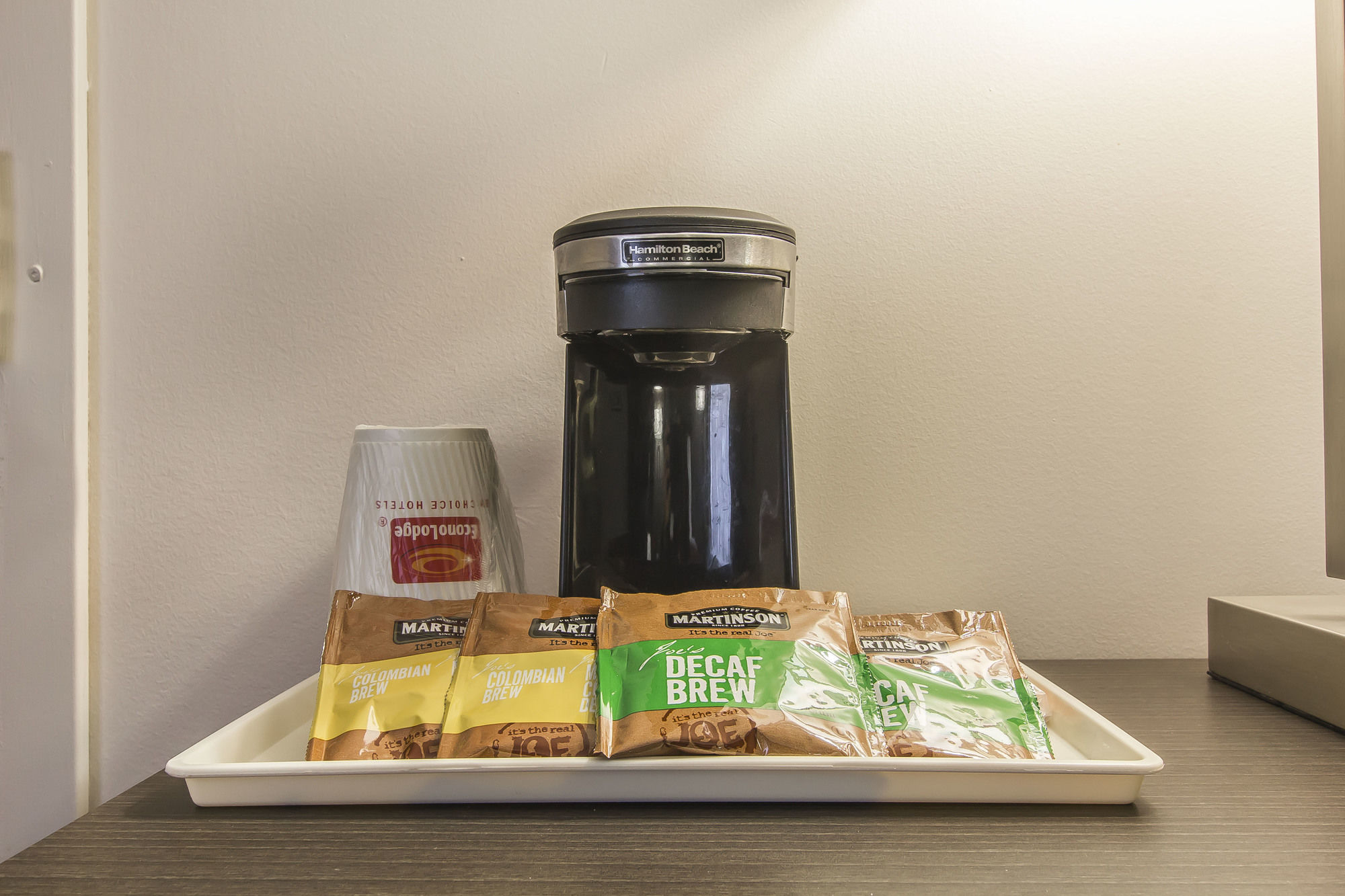 Фото Econo Lodge Inn & Suites Lethbridge