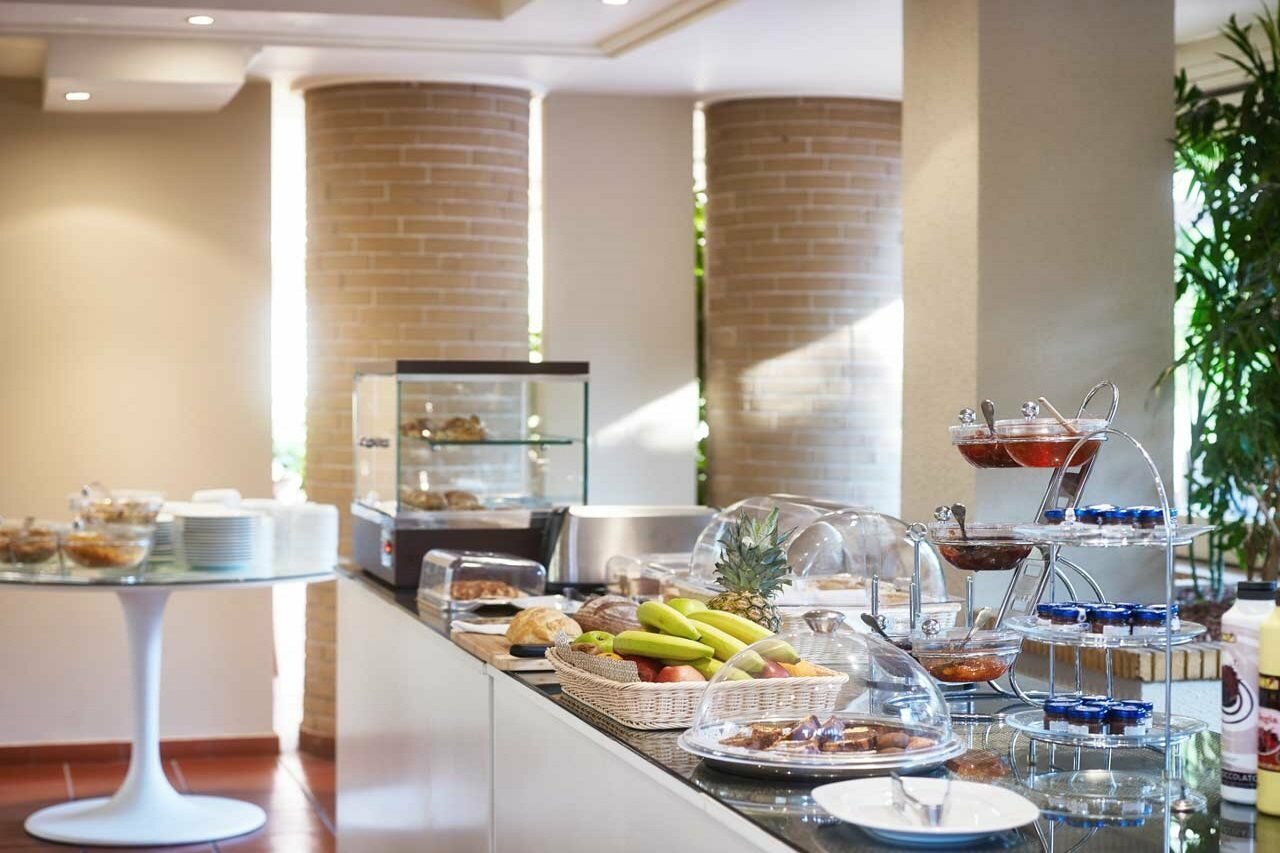 Фото Blazer Suites Hotel