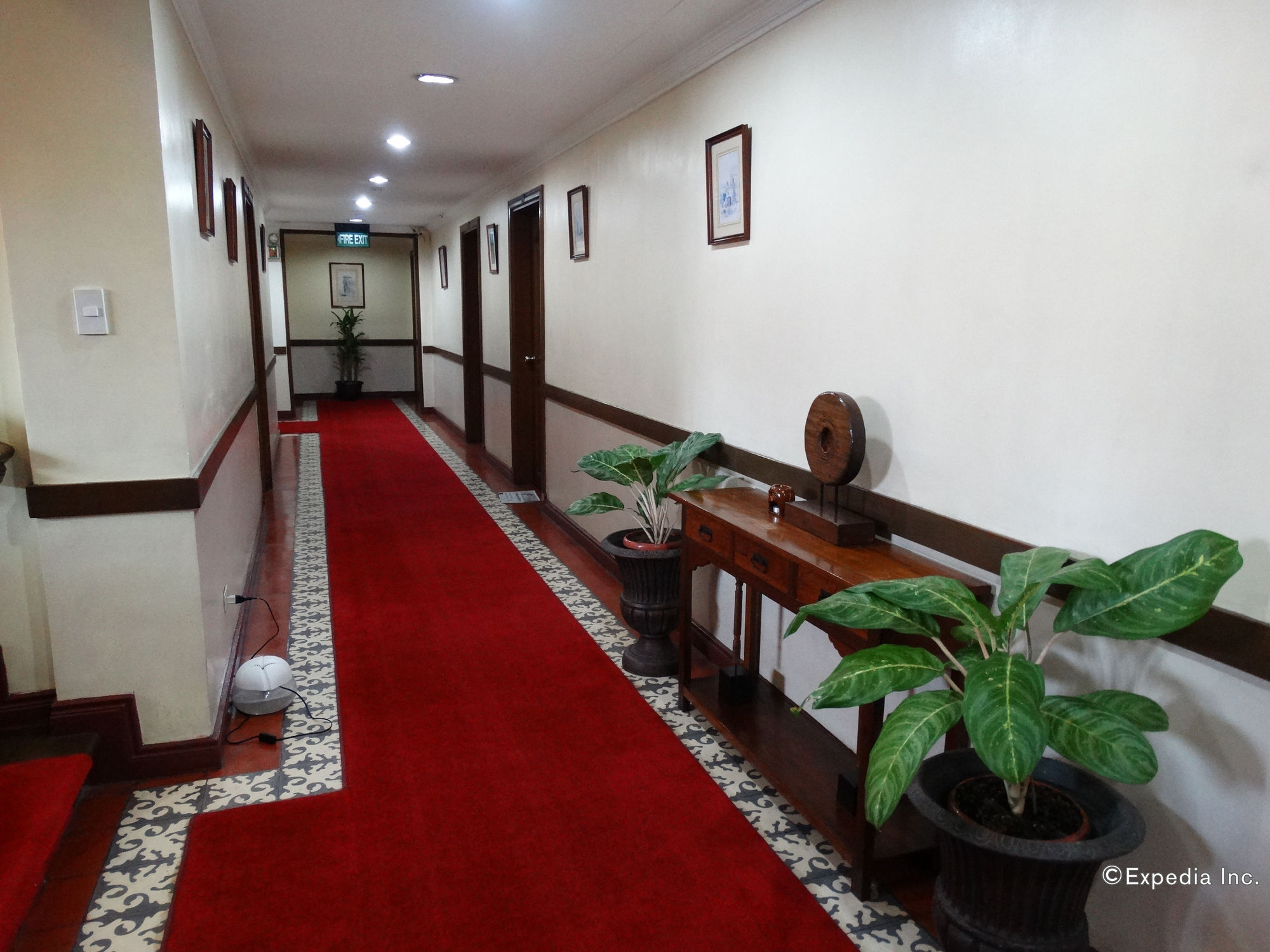 Фото White Knight Hotel Intramuros