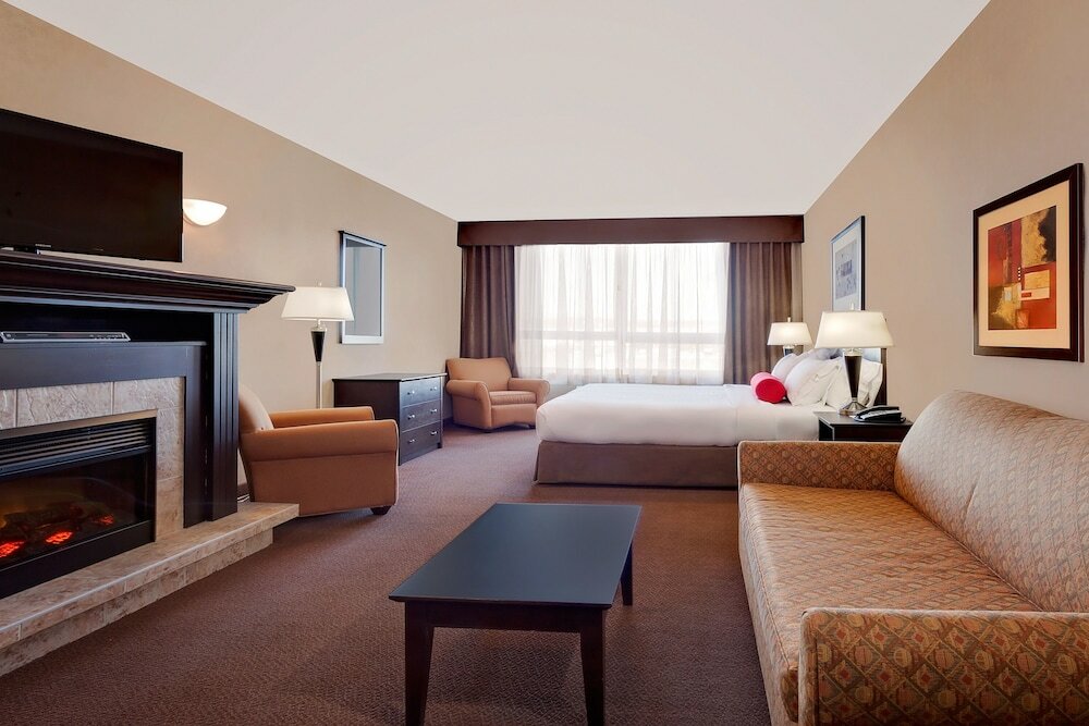 Фото Ramada by Wyndham Camrose