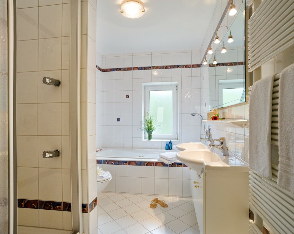 Фото Euro Youth Hotel & Krone