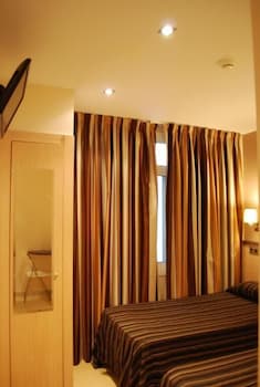 Фото Hostal Las Flores