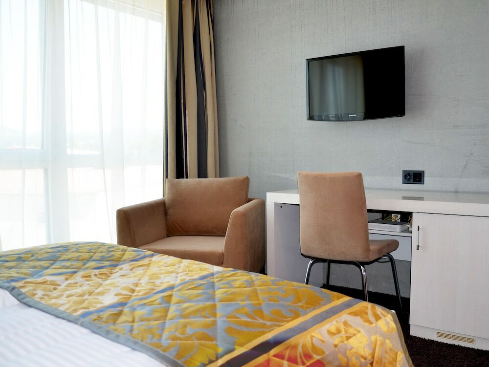 Фото Hotel Swiss Star