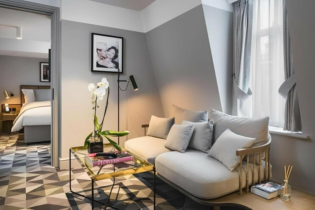 Фото Victory House Leicester Square