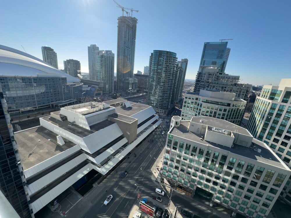 Фото Luxury Suite by Cn Tower & Free Parking