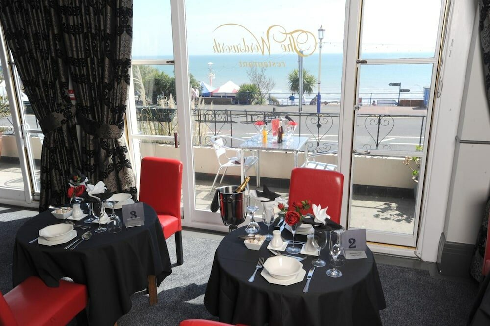 Фото The Cumberland Hotel