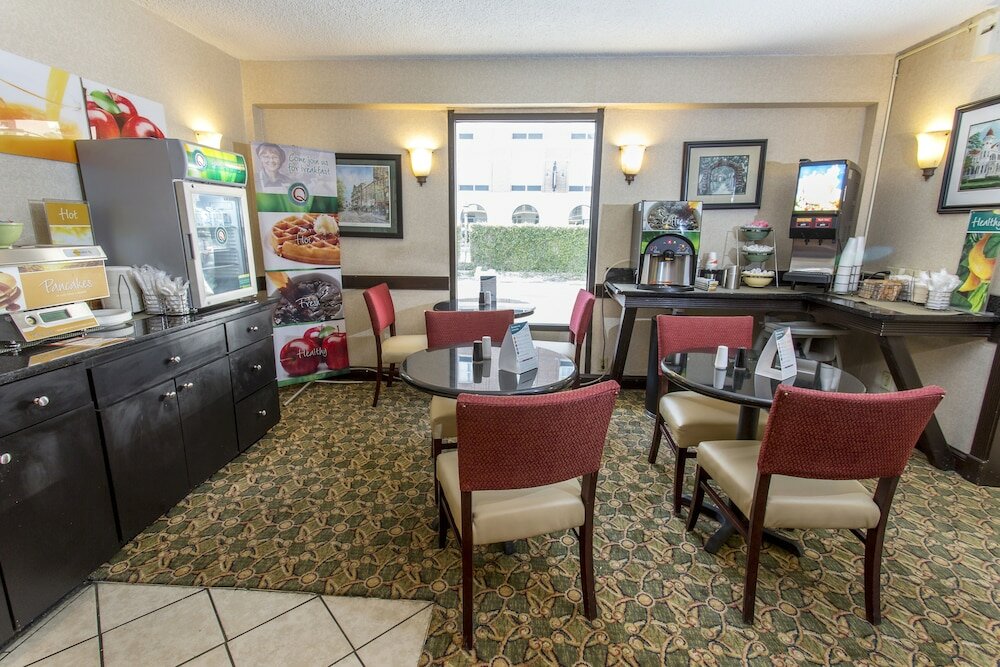 Фото Quality Inn Savannah Historic District