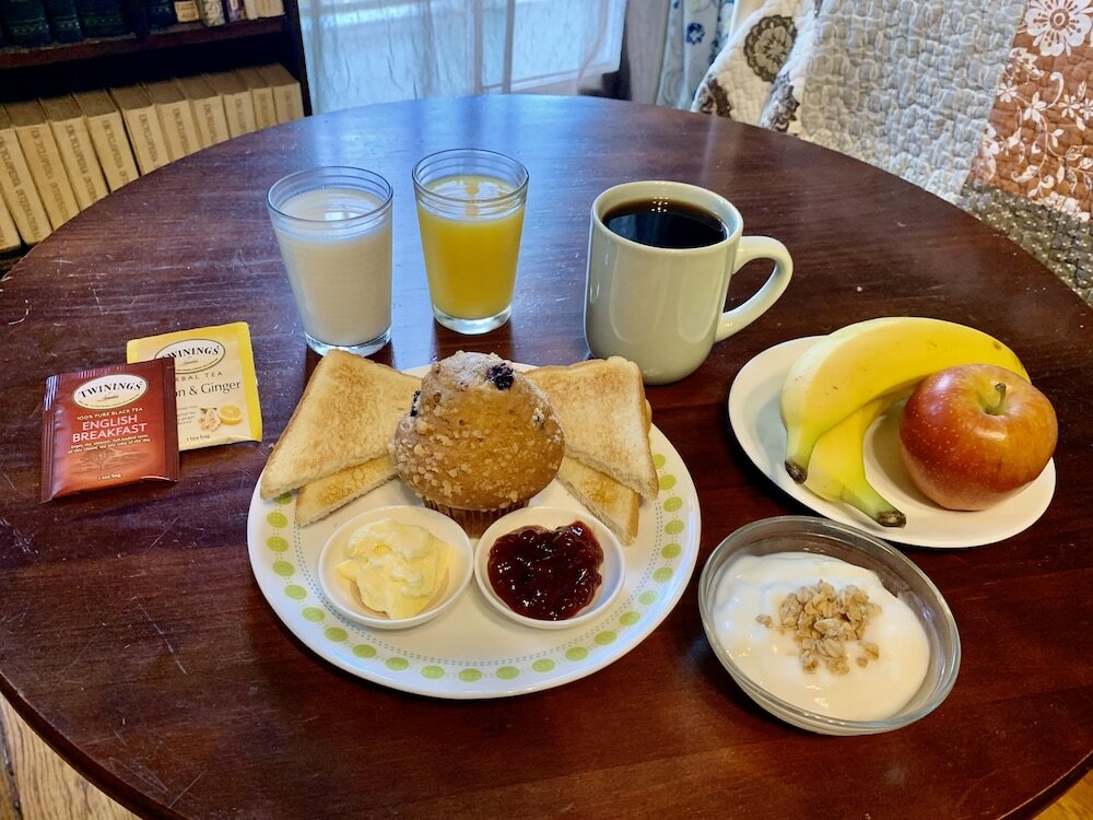 Фото Garden District B&b