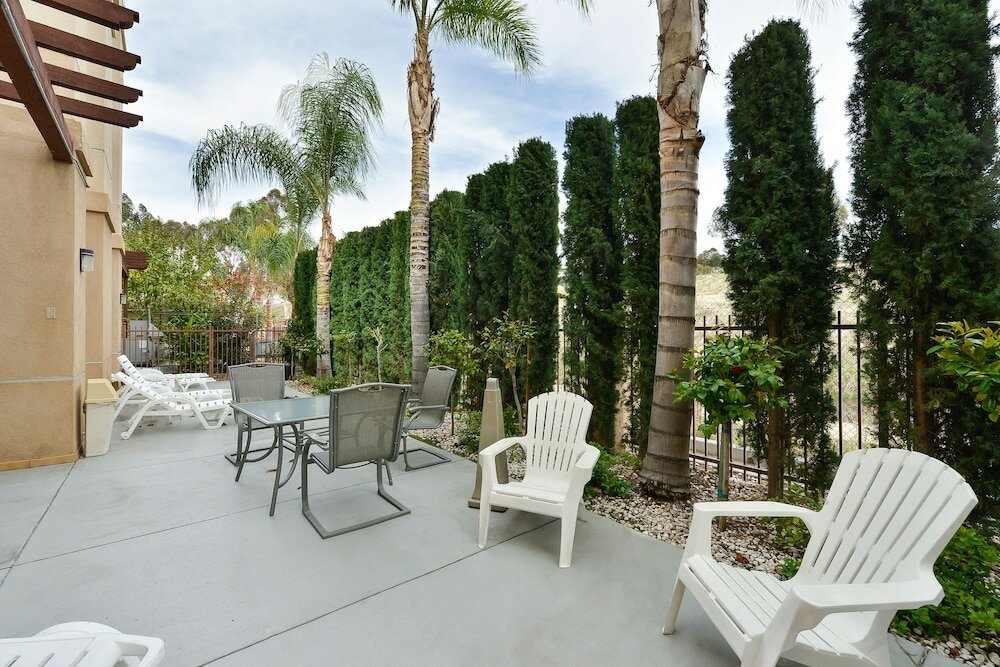 Фото Citrus Suites Redlands Loma Linda