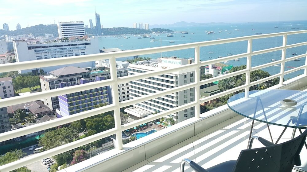 Фото Vtsix Condo Rentals at View Talay 6 Pattaya