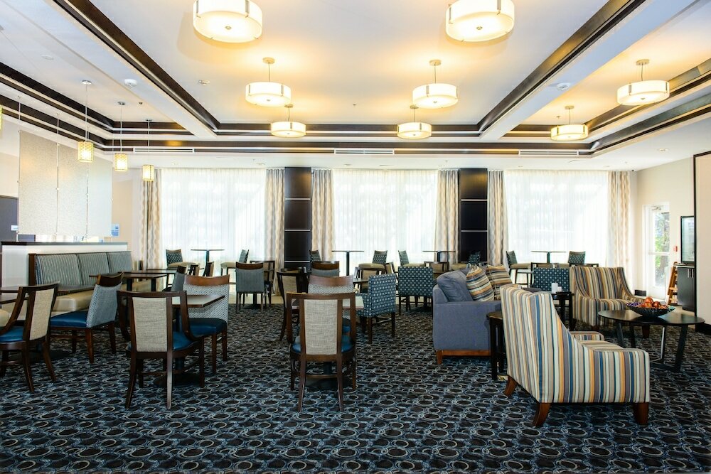 Фото Holiday Inn Express & Suites Austin Nw - Arboretum Area, an Ihg Hotel