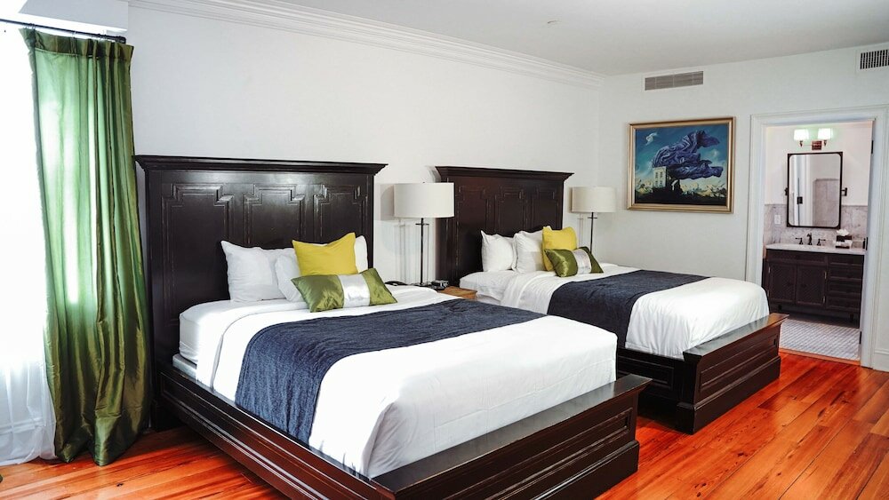 Фото Royal Frenchmen Hotel and Bar