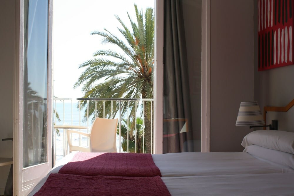 Фото Hotel Subur