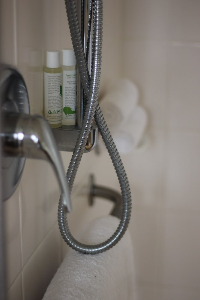 Фото Greenlane Manor Motel